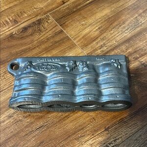 Vintage 1993 John Wright cast iron Christmas Holiday candy mold.